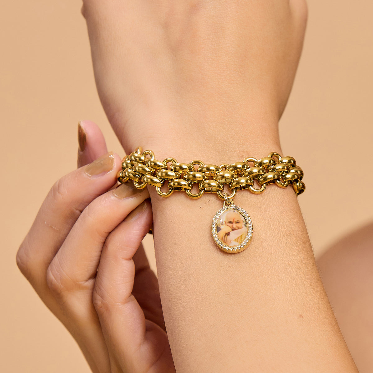 Gold Chain Hanging Jai Guruji Swaroop Bracelet- Cream