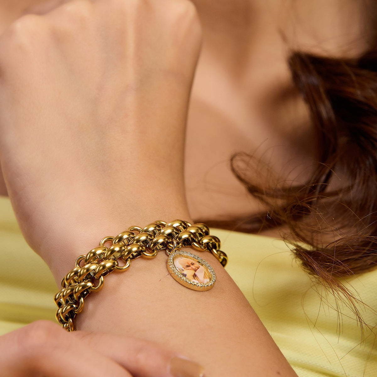 Gold Chain Hanging Jai Guruji Swaroop Bracelet- Cream