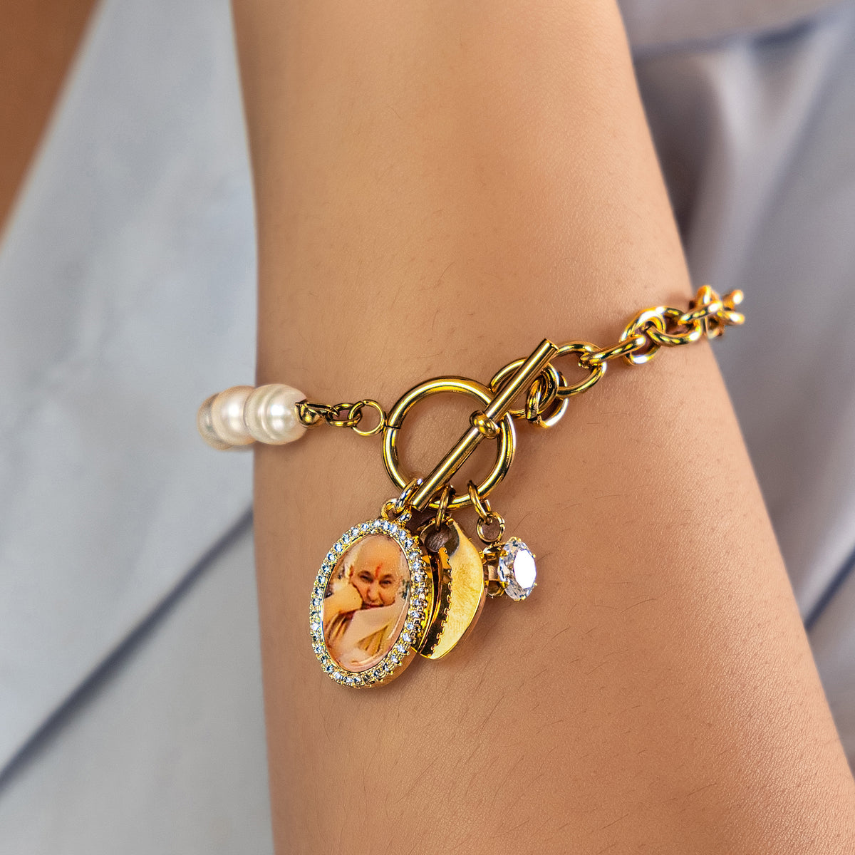 Pearl Chain Hanging Guruji Bracelet ( due to high demands dispatch will take 2-3 weeks )