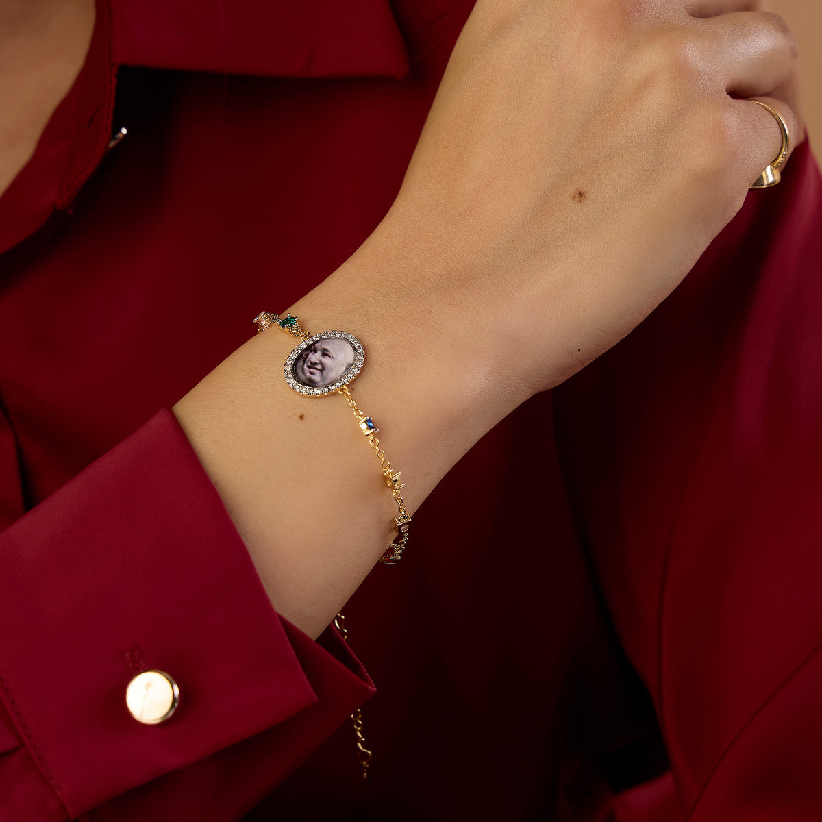 Guruji Swaroop Navratna Stones Om Bracelet