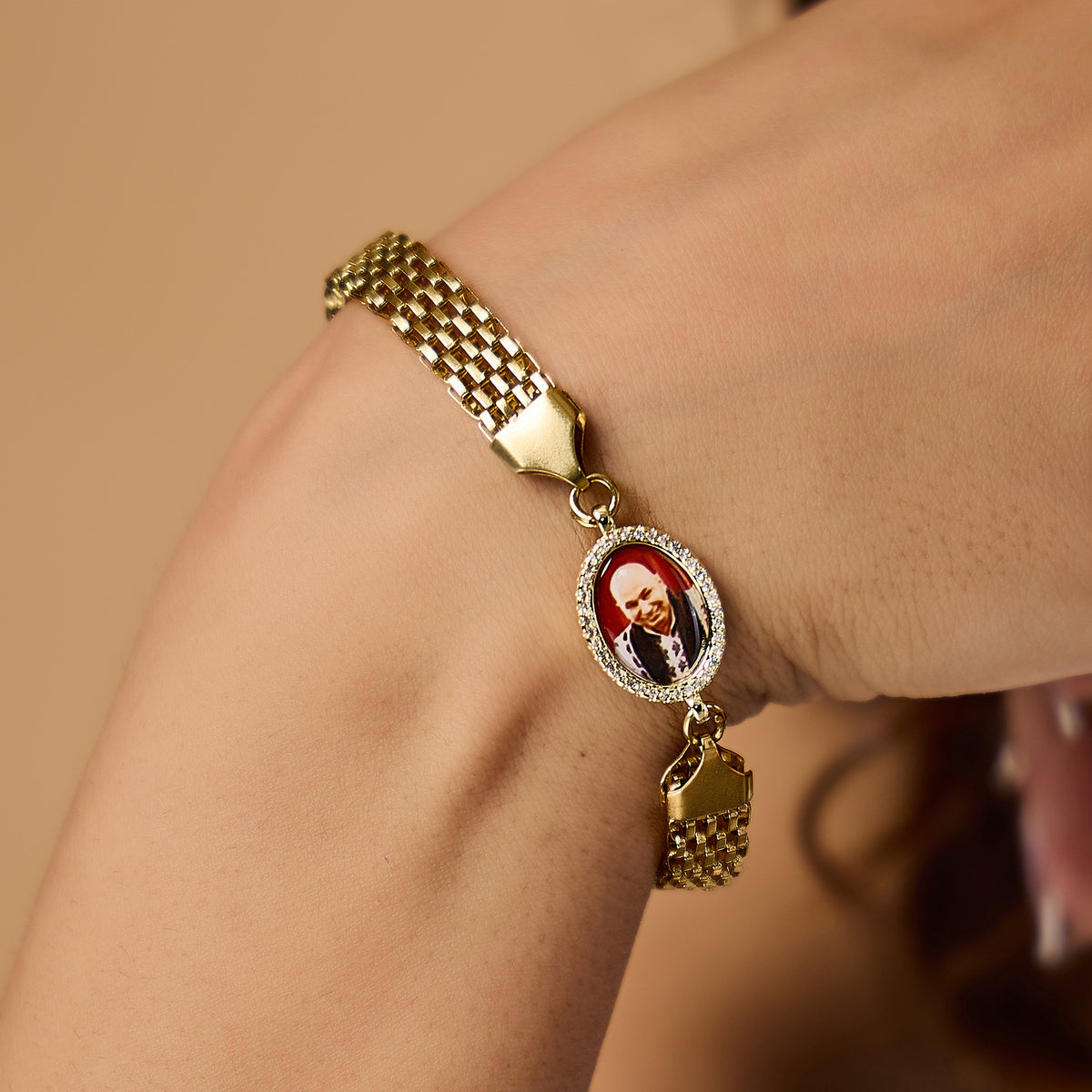 Guruji Swaroop Link Chain Bracelet- Brown