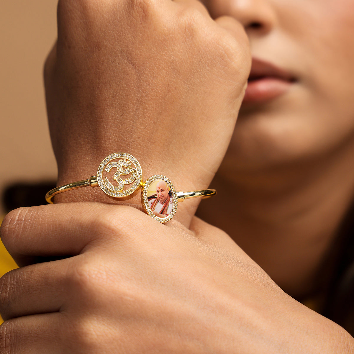 Jai Guruji Swaroop Om Kada