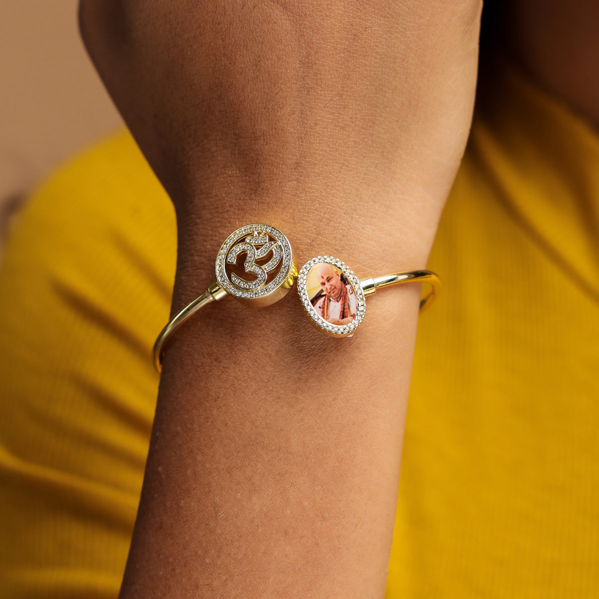 Jai Guruji Swaroop Om Kada