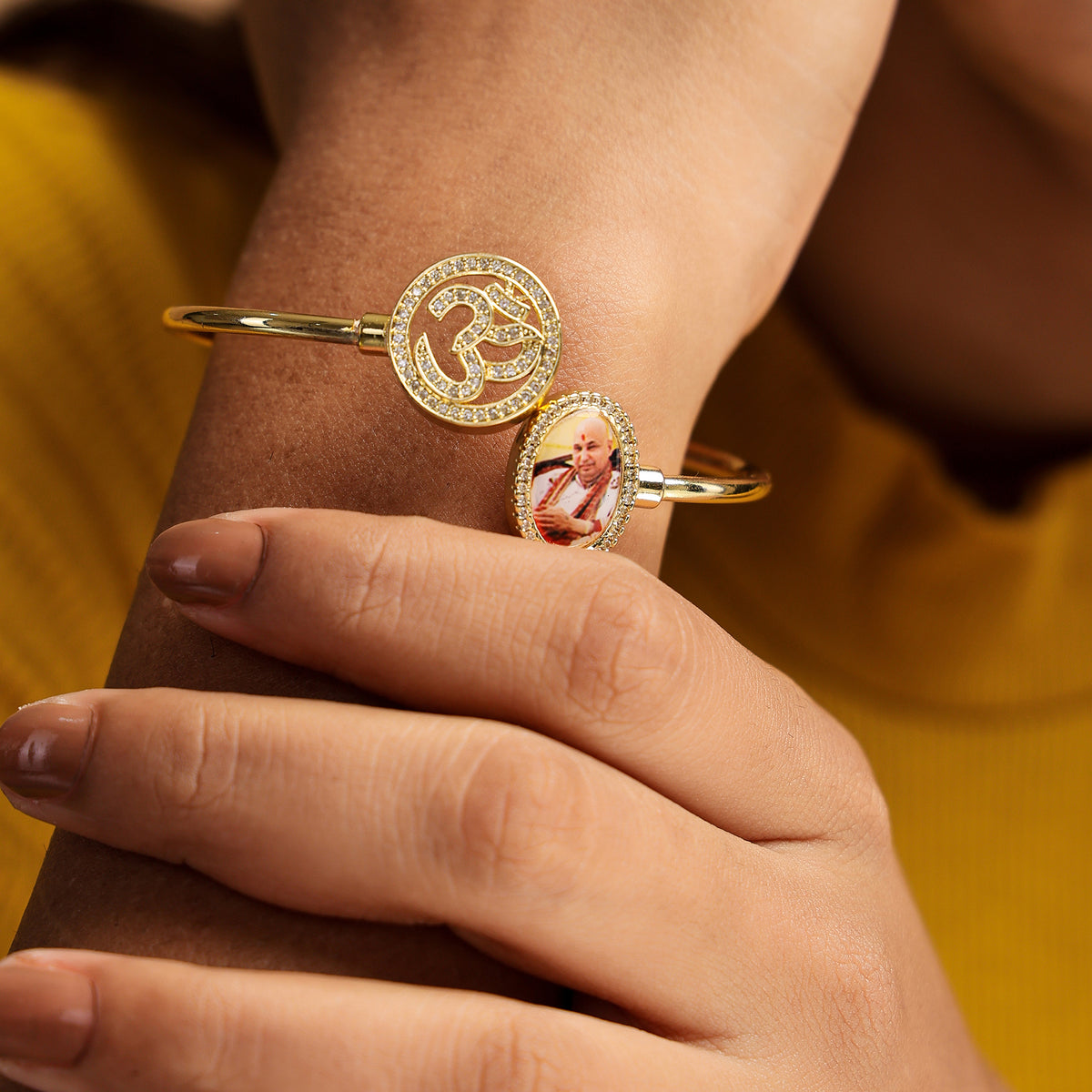 Jai Guruji Swaroop Om Kada