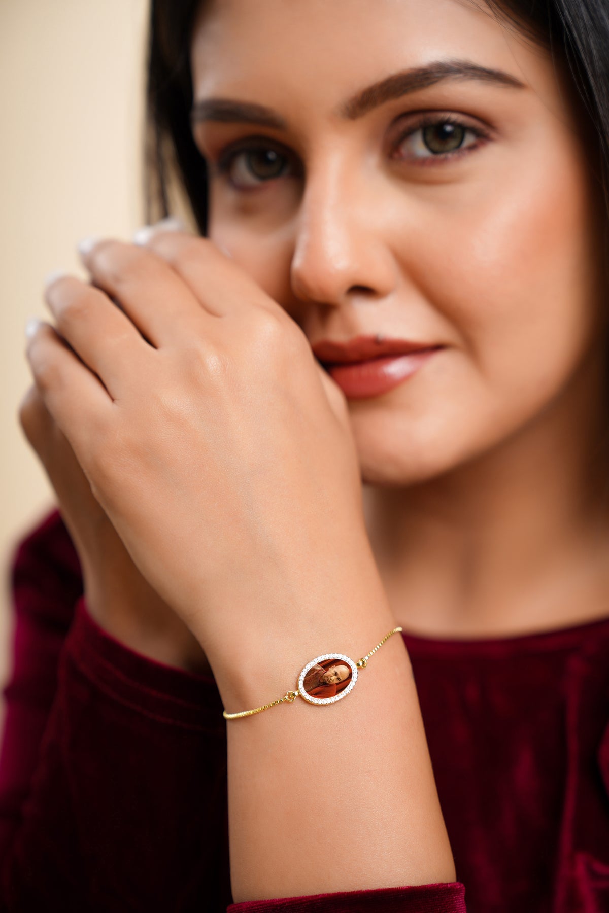 Jai Guruji Swaroop Chain Bracelet- Red