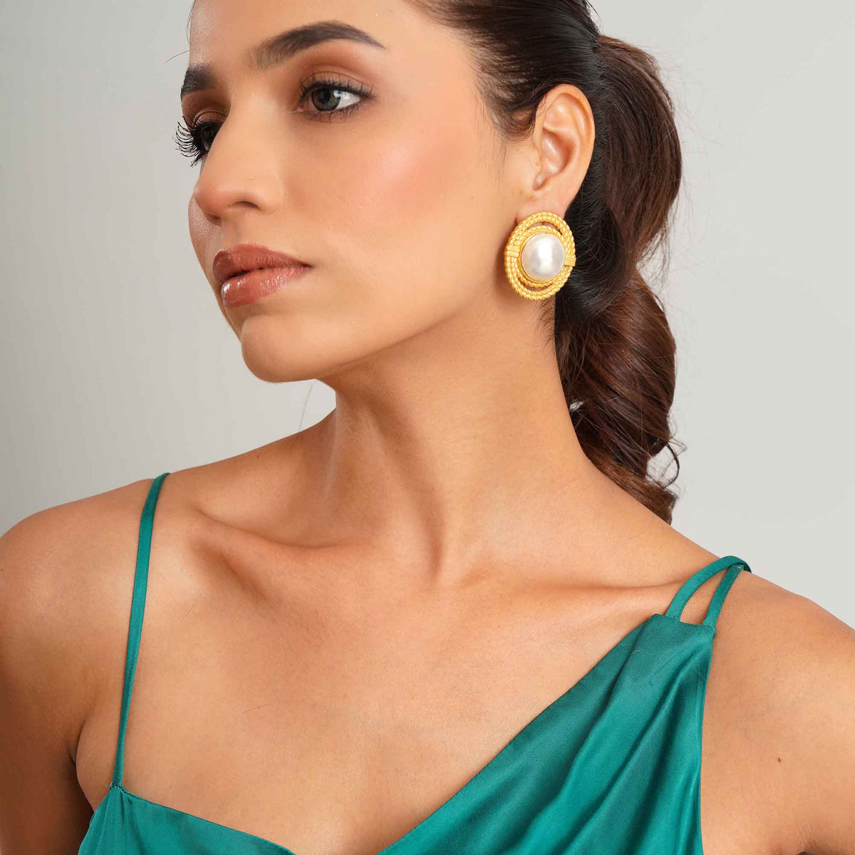 Classic Pearl Pleated Earrings