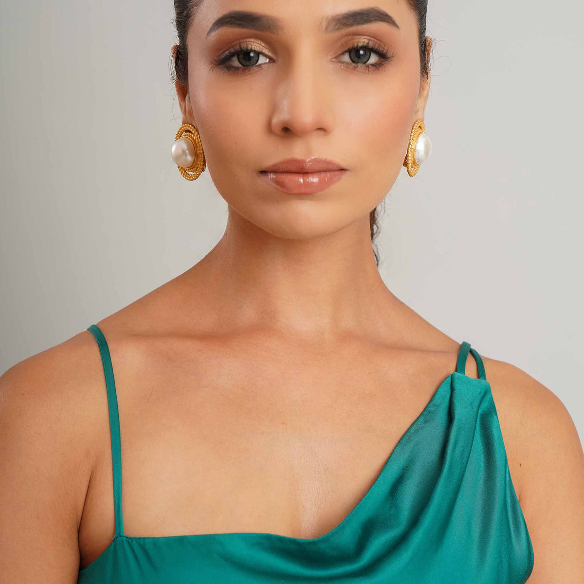 Classic Pearl Pleated Earrings