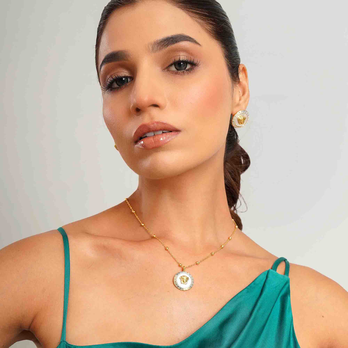 Empress Paris White and Gold Necklace