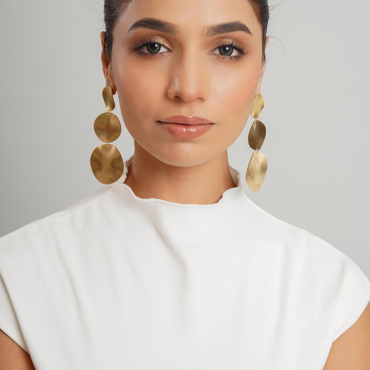 Graduated Gold Disc Earrings