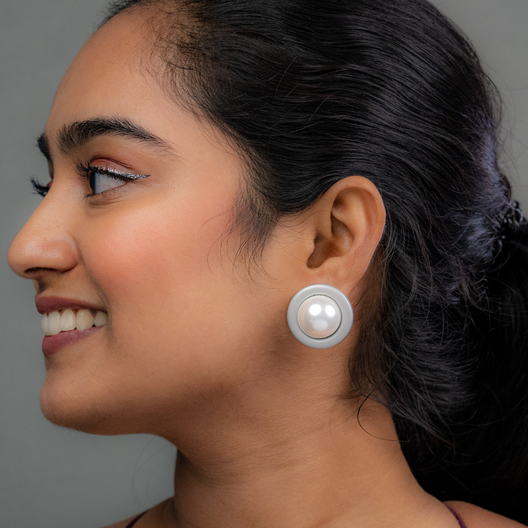 Grey Tyre Pearl Earrings