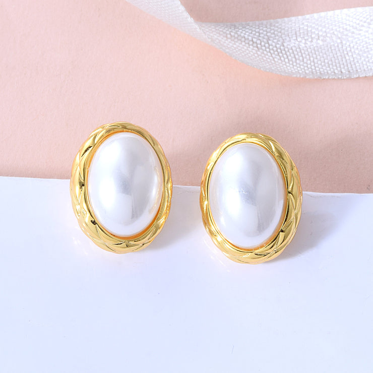 Detailed Oval Gold Pearl Earrings