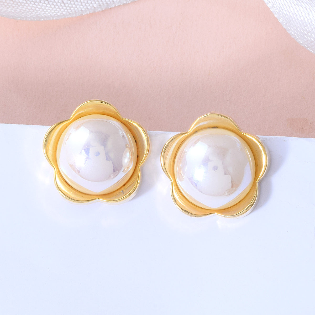 Round Pearl Flower Earrings