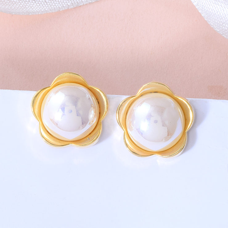 Round Pearl Flower Earrings