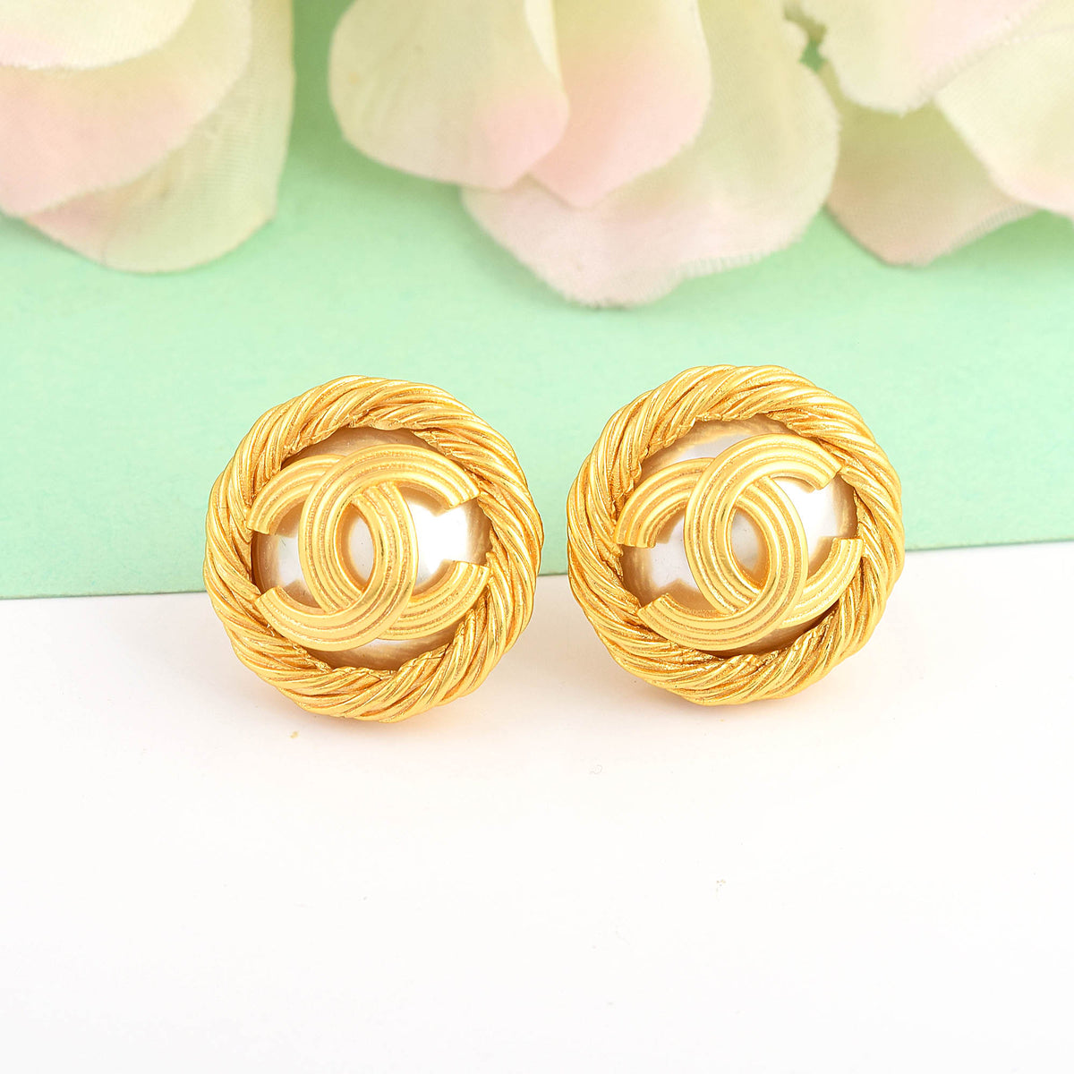 Wired Pearl Stud Earrings