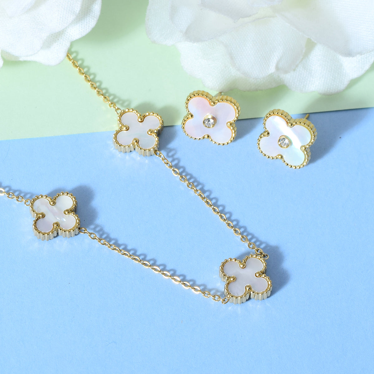 White Flower Necklace Set