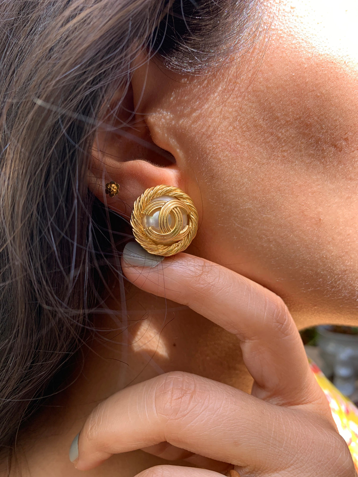 Wired Pearl Stud Earrings