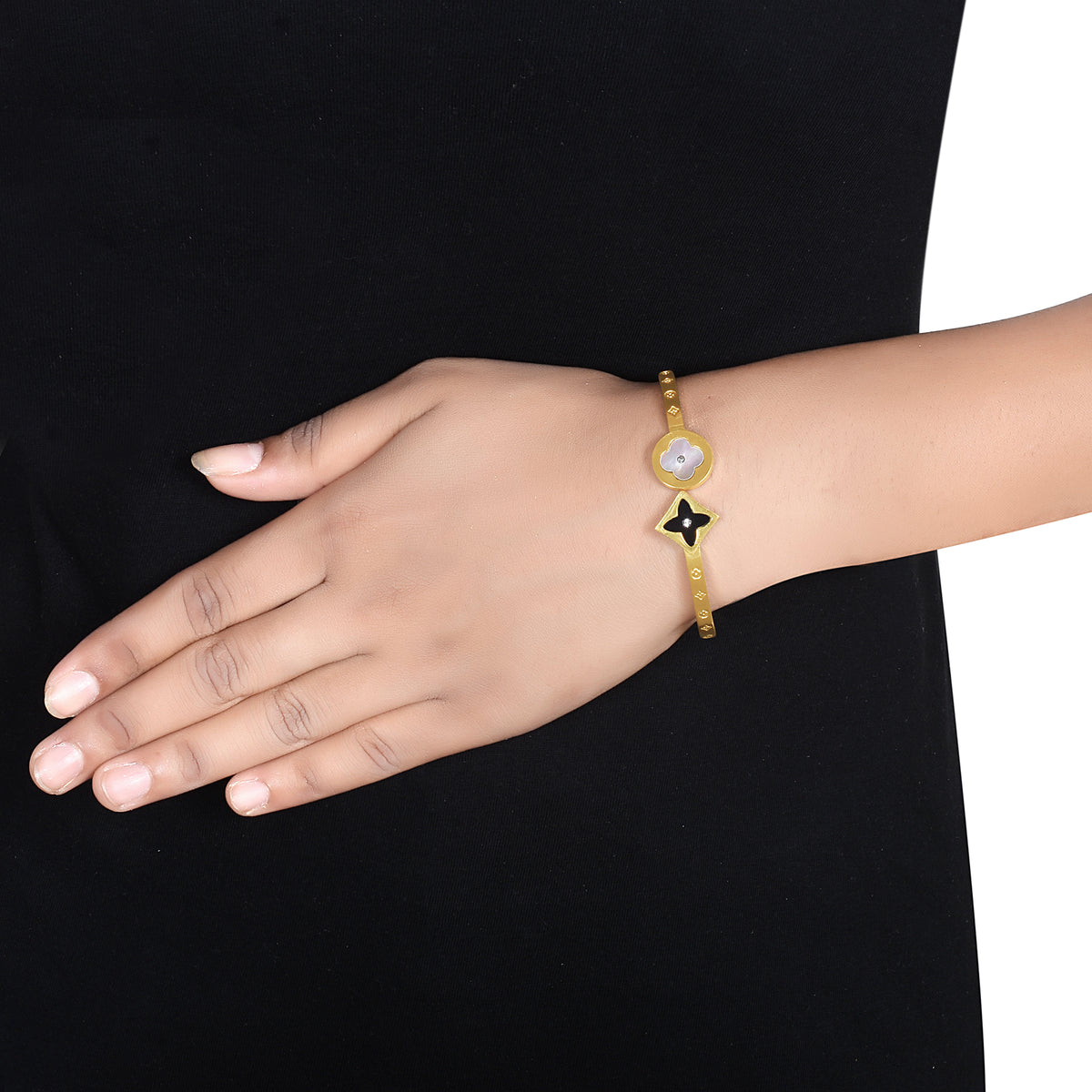 Black and White Flower Bracelet